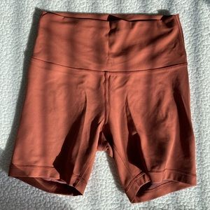 DISCOUNT SHIP!🚛Lululemon wunder train shorts 5”; dark terracotta orange; size 8